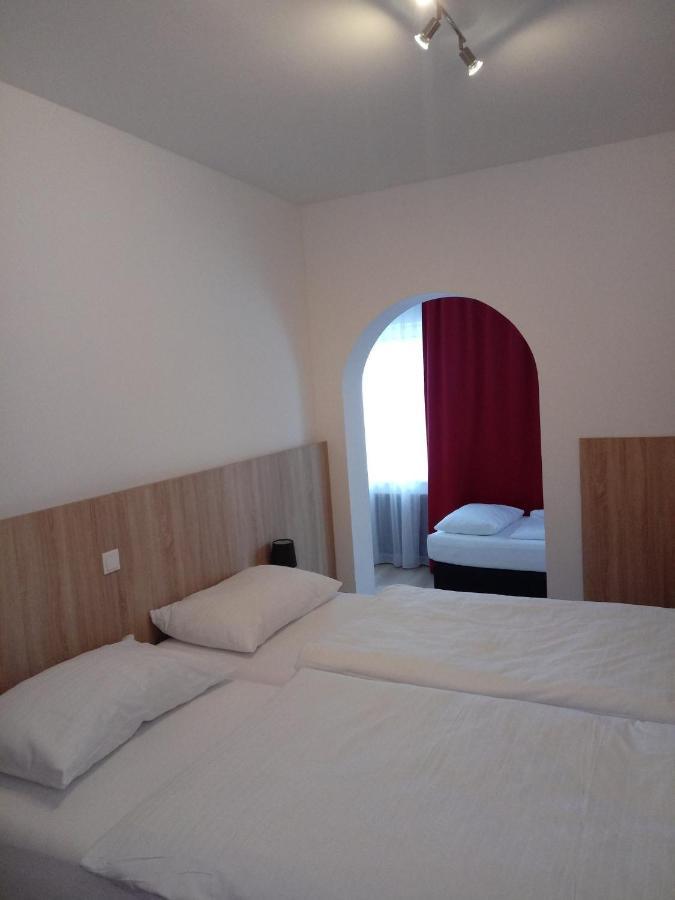 Hotel Restaurant Schwartz Neusiedl am Steinfelde Εξωτερικό φωτογραφία