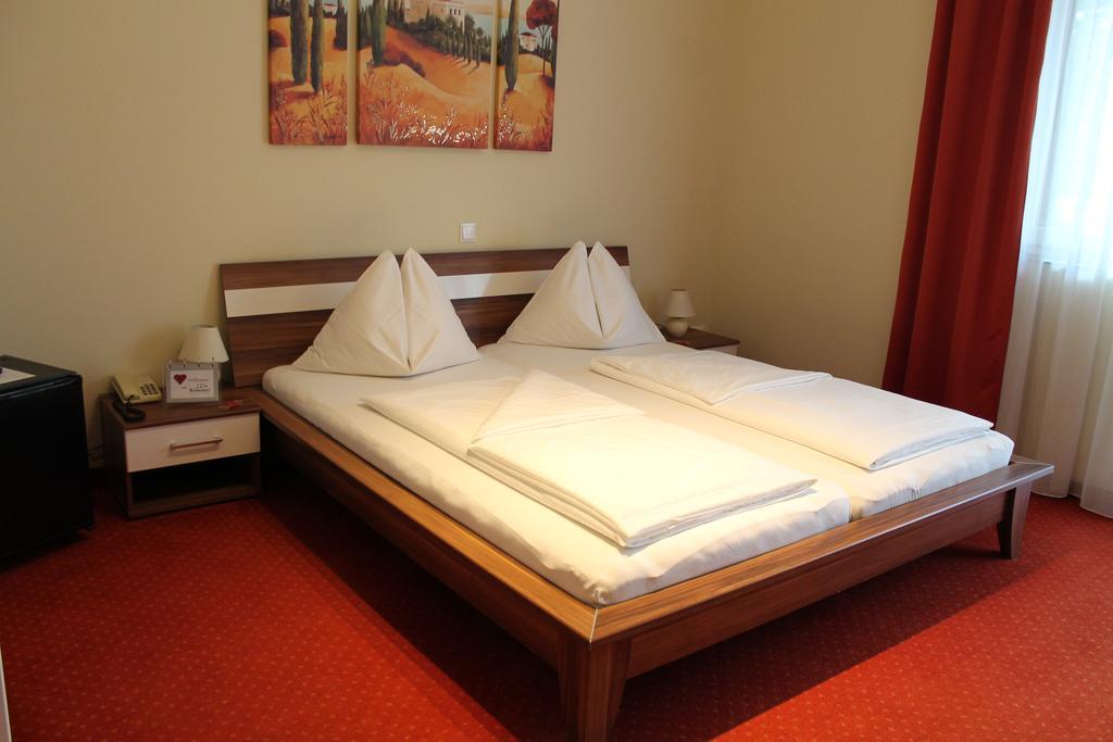 Hotel Restaurant Schwartz Neusiedl am Steinfelde Εξωτερικό φωτογραφία