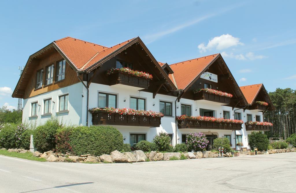Hotel Restaurant Schwartz Neusiedl am Steinfelde Εξωτερικό φωτογραφία