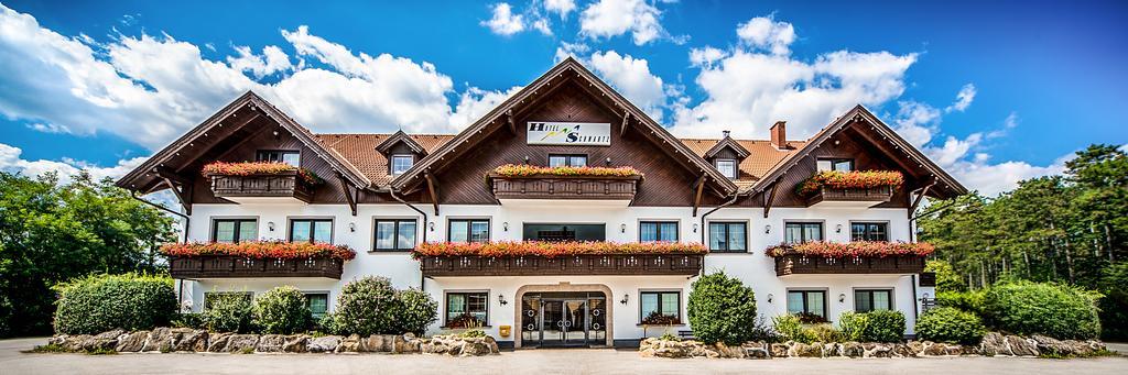 Hotel Restaurant Schwartz Neusiedl am Steinfelde Εξωτερικό φωτογραφία