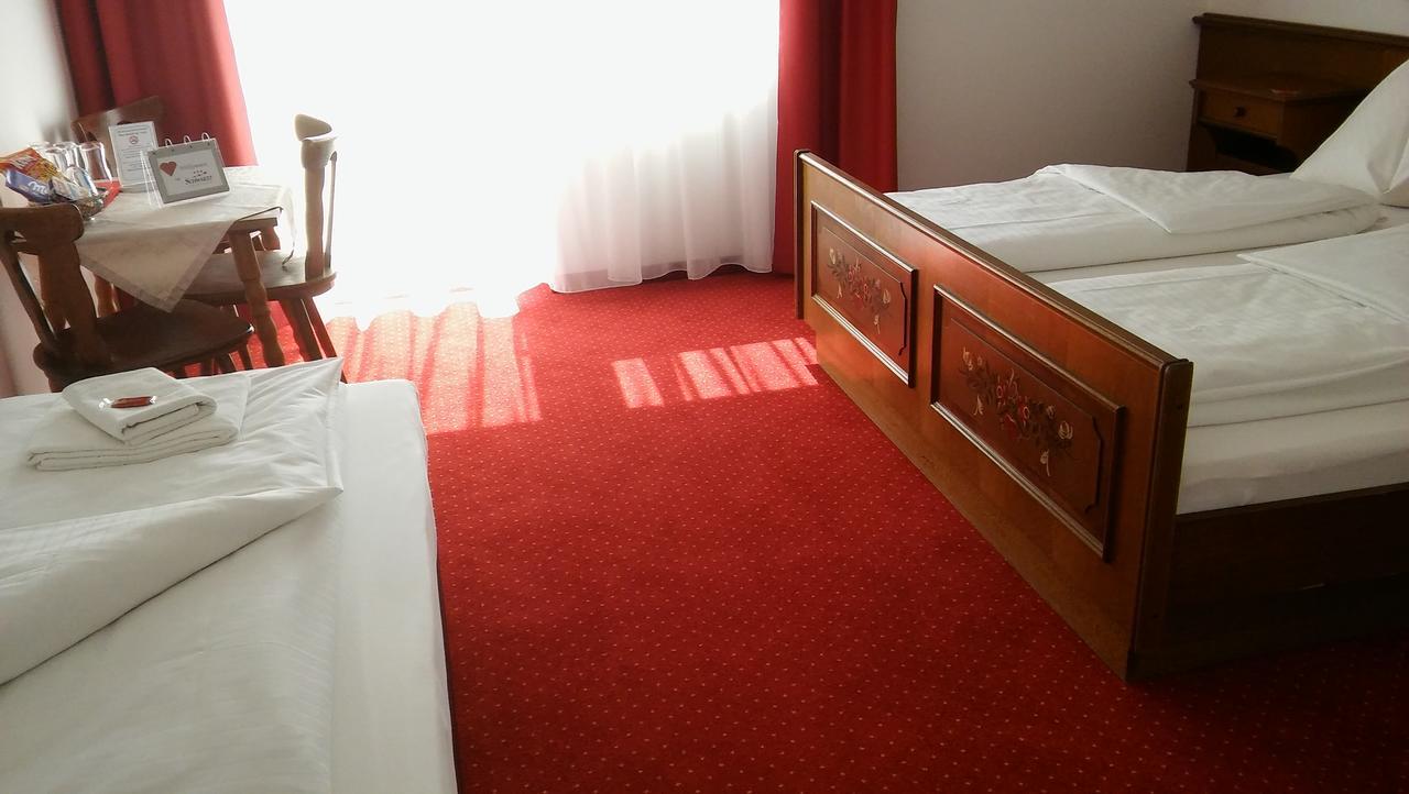 Hotel Restaurant Schwartz Neusiedl am Steinfelde Εξωτερικό φωτογραφία