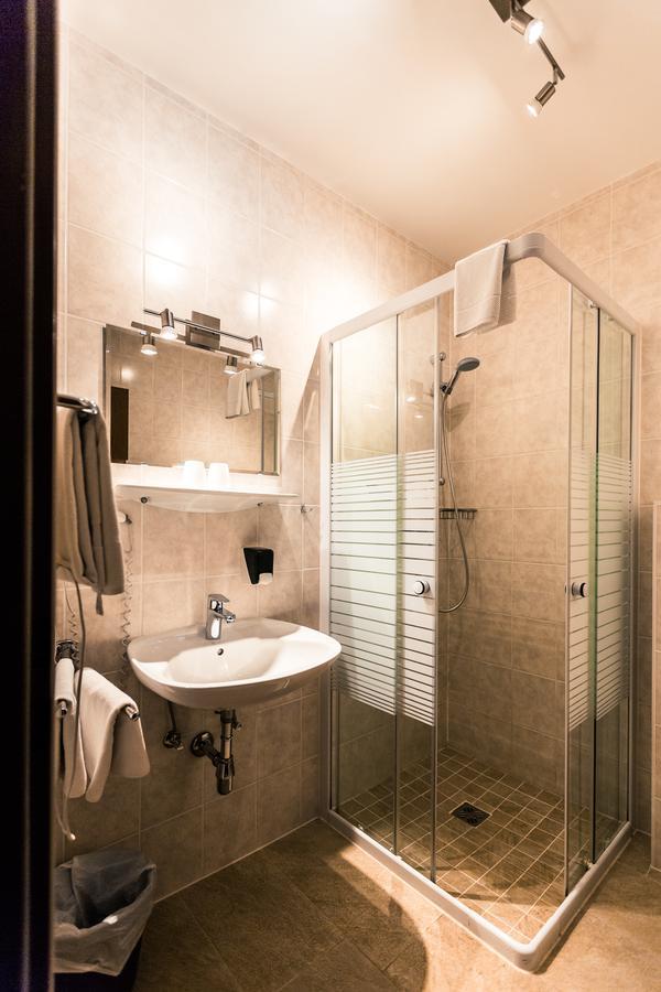 Hotel Restaurant Schwartz Neusiedl am Steinfelde Εξωτερικό φωτογραφία